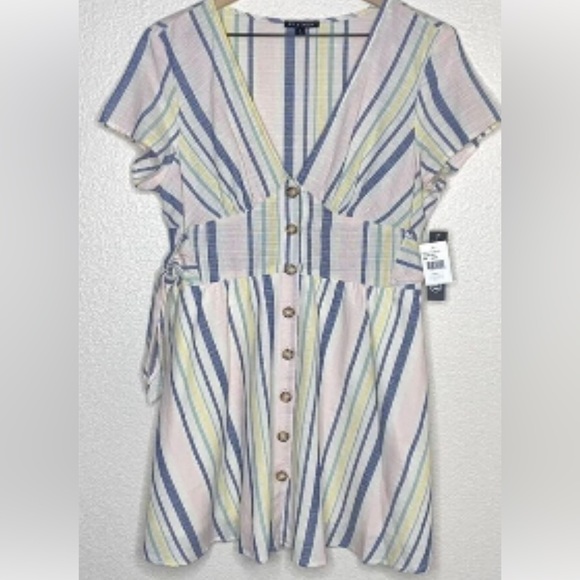 Cute beach vibes dress! Slightly worn. - Picture 1 of 6